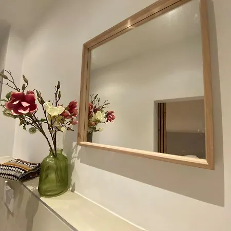 Apartment 2-room Near Rotkreuzplatz, Oktoberfest, Prime Location, 2 People *